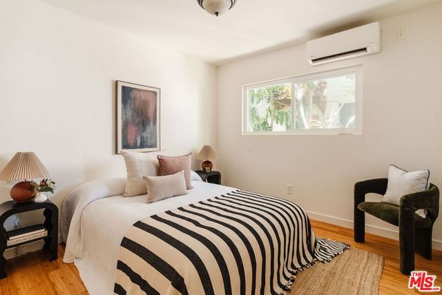 946 Hyperion Avenue, Los Angeles, CA 90029