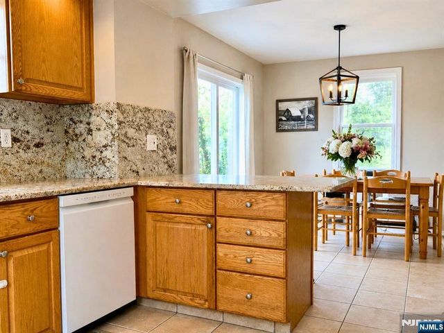 74 8th Avenue, Hawthorne, NJ 07506