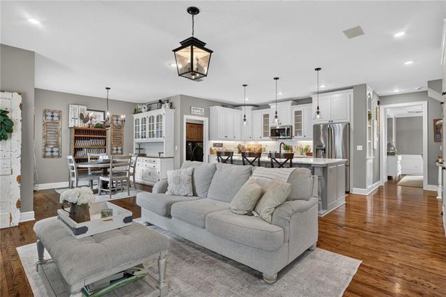 14170 NW 63rd Street, Parkville, MO 64152