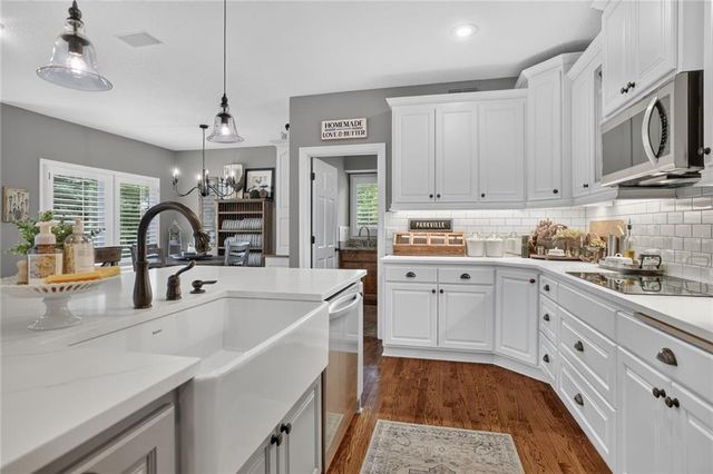 14170 NW 63rd Street, Parkville, MO 64152
