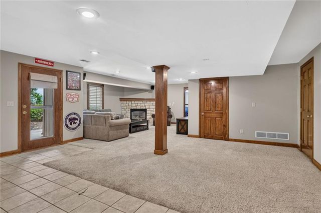 14170 NW 63rd Street, Parkville, MO 64152