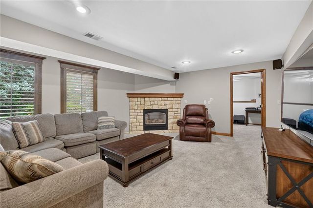14170 NW 63rd Street, Parkville, MO 64152