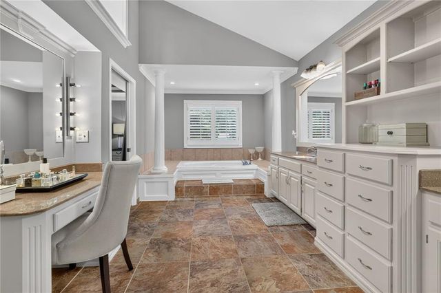 14170 NW 63rd Street, Parkville, MO 64152