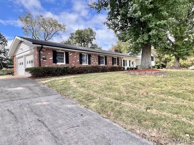 4904 Paris Drive, Godfrey, IL 62035