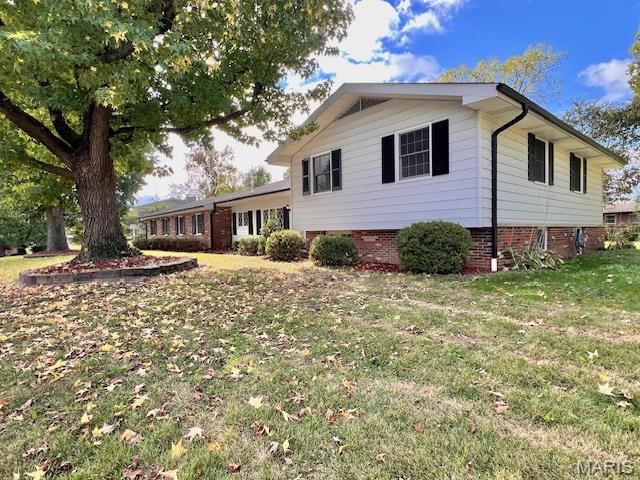 4904 Paris Drive, Godfrey, IL 62035