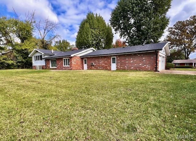 4904 Paris Drive, Godfrey, IL 62035