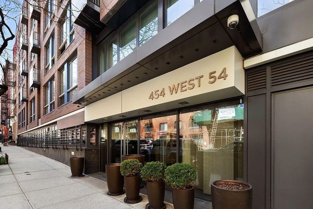 454 W 54th St Apt 4K, New York City, NY 10019