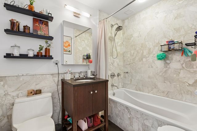 454 W 54th St Apt 4K, New York City, NY 10019