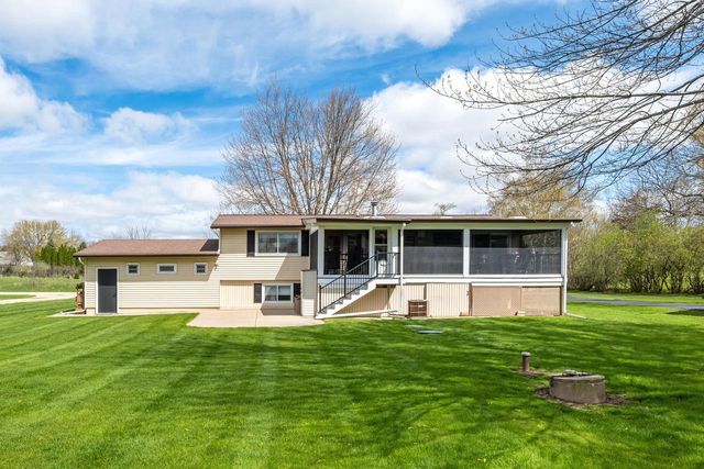 W869 Summit Court, Green Lake, WI 54941