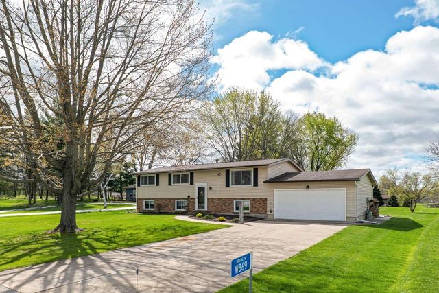 W869 Summit Court, Green Lake, WI 54941