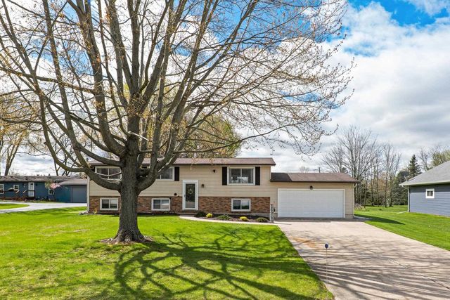 W869 Summit Court, Green Lake, WI 54941