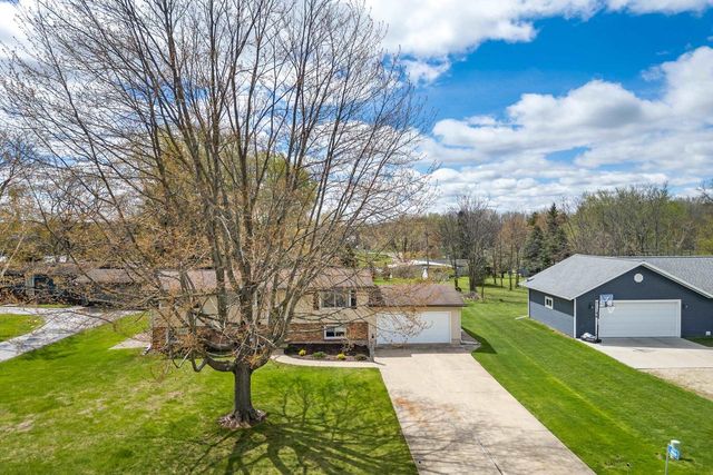 W869 Summit Court, Green Lake, WI 54941