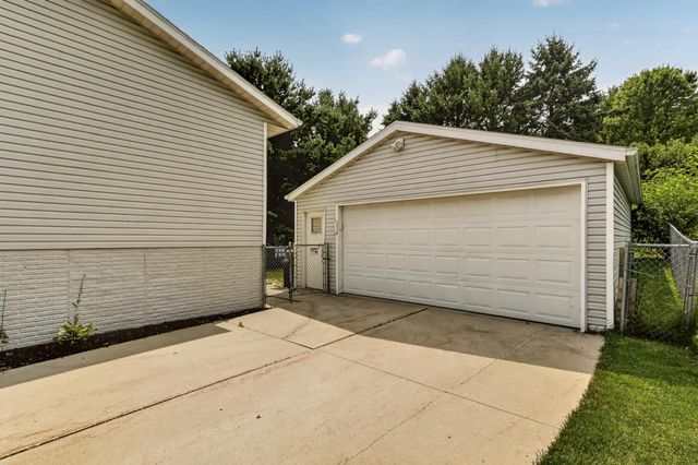 4150 Valley Drive NW, Rochester, MN 55901