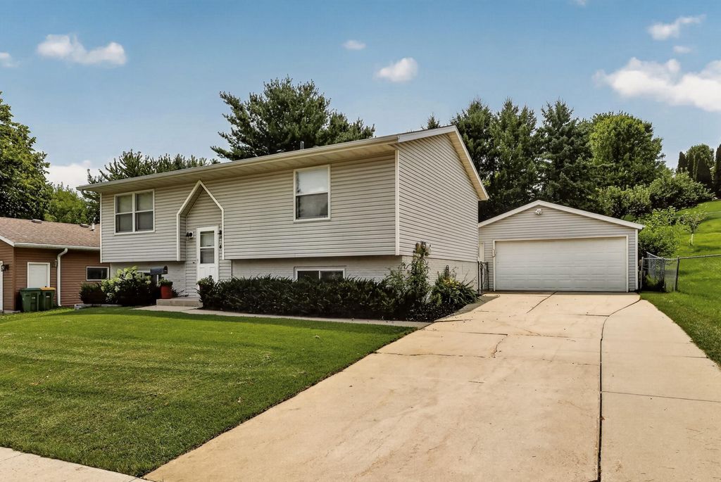 4150 Valley Drive NW, Rochester, MN 55901