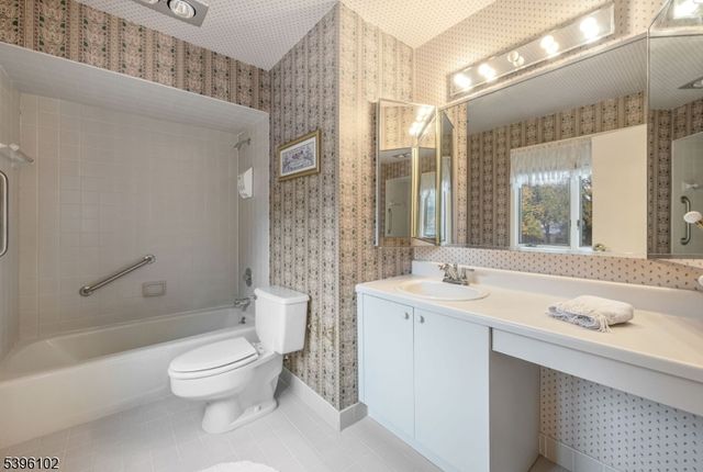 444 Bromley Pl, Wyckoff Twp., NJ 07481