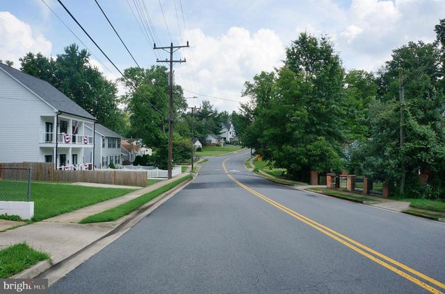 3027 WAYNE RD, Falls Church, VA 22042