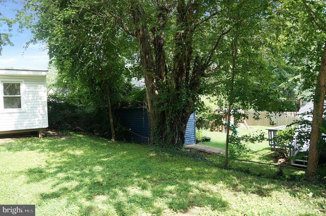 3027 WAYNE RD, Falls Church, VA 22042