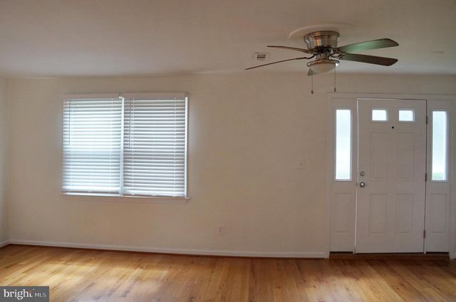 3027 WAYNE RD, Falls Church, VA 22042