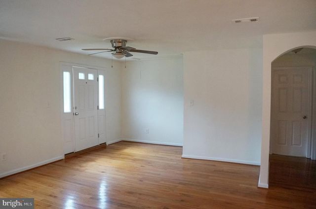 3027 WAYNE RD, Falls Church, VA 22042