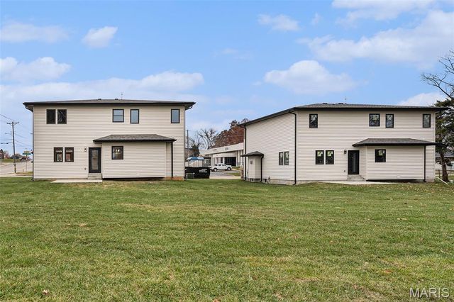 12430 Somerset Place Drive, St Louis, MO 63128