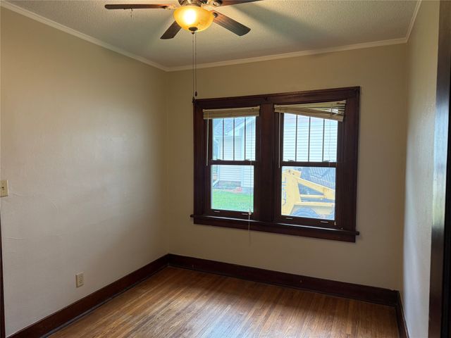 121 E Benton Street, Winterset, IA 50273