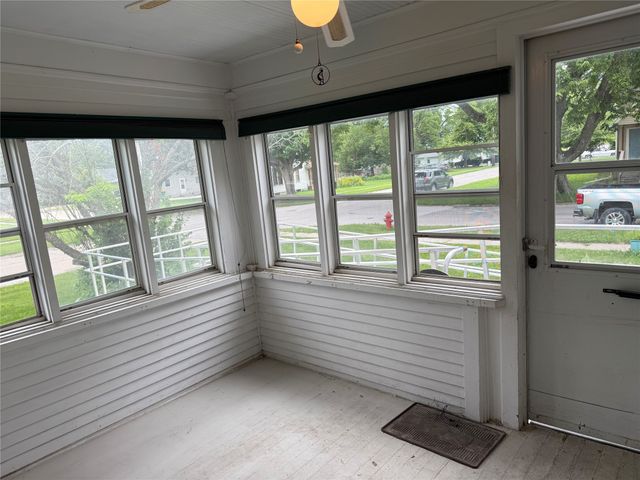 121 E Benton Street, Winterset, IA 50273