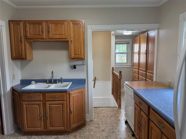 121 E Benton Street, Winterset, IA 50273