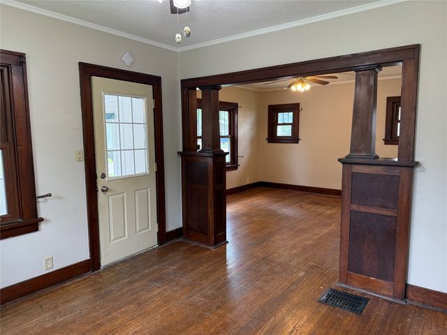 121 E Benton Street, Winterset, IA 50273