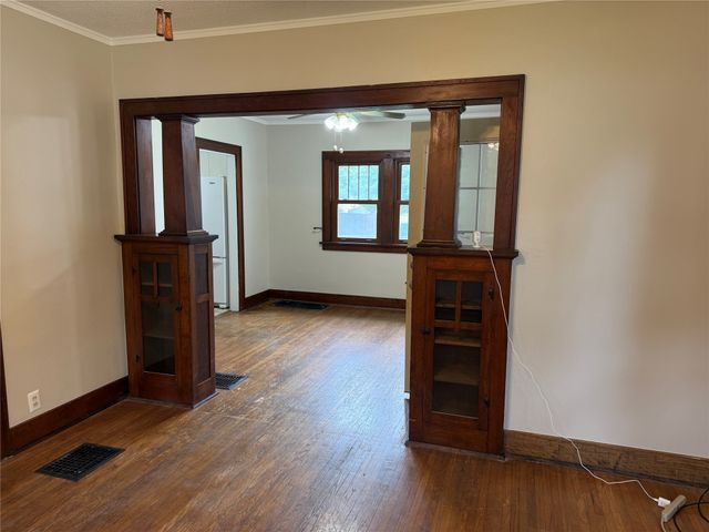 121 E Benton Street, Winterset, IA 50273