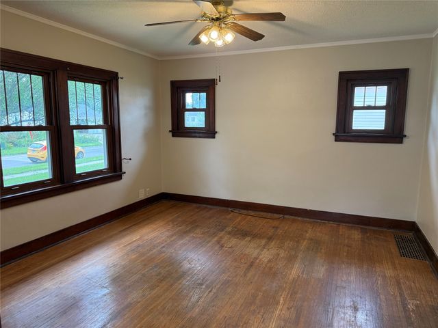 121 E Benton Street, Winterset, IA 50273
