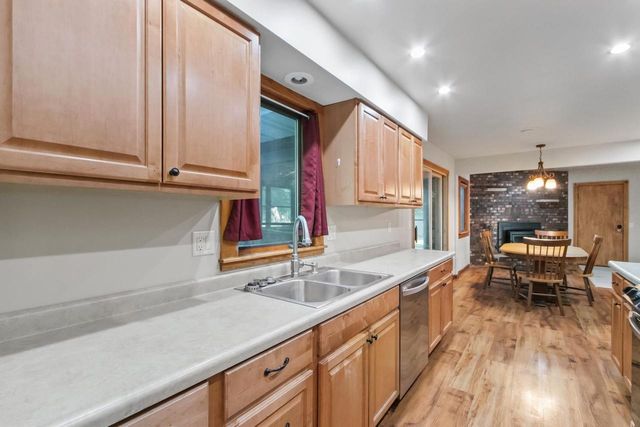 571 S Hillcrest Drive, Verona, WI 53593