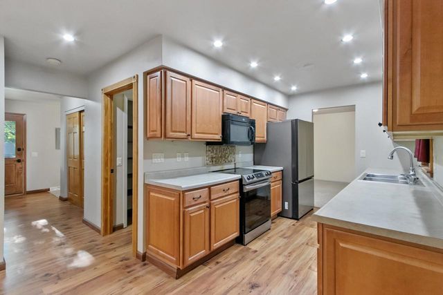 571 S Hillcrest Drive, Verona, WI 53593