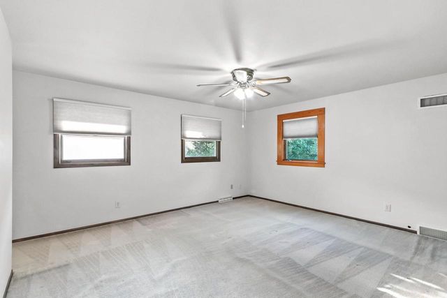 571 S Hillcrest Drive, Verona, WI 53593