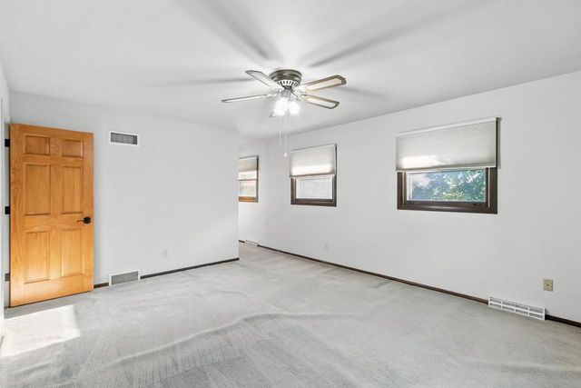 571 S Hillcrest Drive, Verona, WI 53593