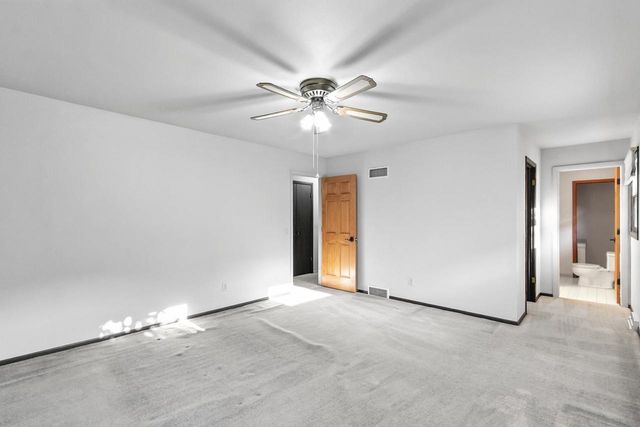 571 S Hillcrest Drive, Verona, WI 53593