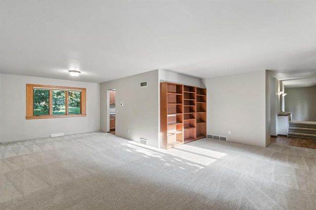 571 S Hillcrest Drive, Verona, WI 53593