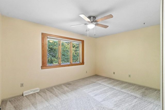 571 S Hillcrest Drive, Verona, WI 53593