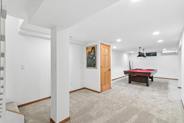 571 S Hillcrest Drive, Verona, WI 53593