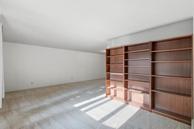 571 S Hillcrest Drive, Verona, WI 53593