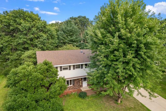 571 S Hillcrest Drive, Verona, WI 53593