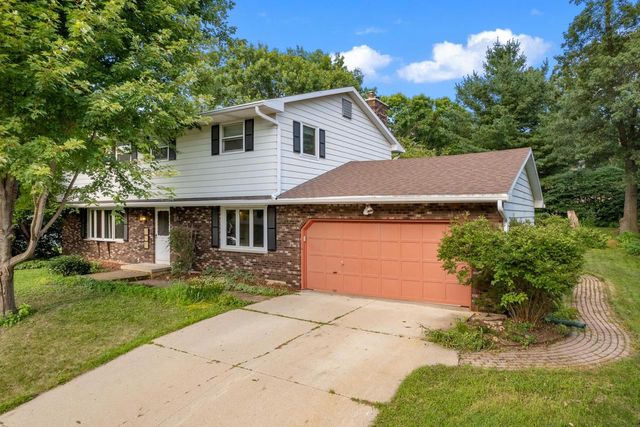 571 S Hillcrest Drive, Verona, WI 53593