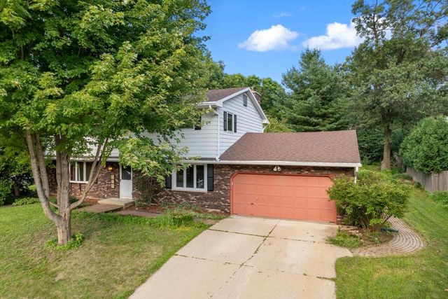 571 S Hillcrest Drive, Verona, WI 53593