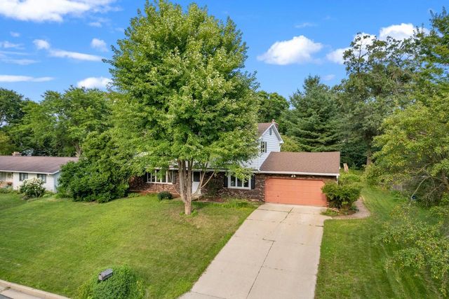 571 S Hillcrest Drive, Verona, WI 53593