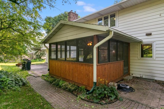 571 S Hillcrest Drive, Verona, WI 53593