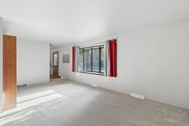 571 S Hillcrest Drive, Verona, WI 53593