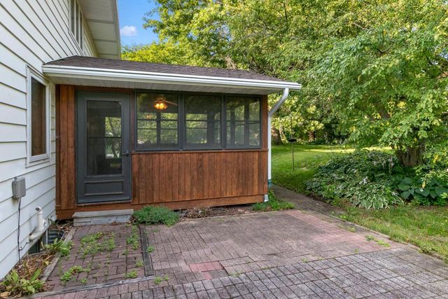 571 S Hillcrest Drive, Verona, WI 53593