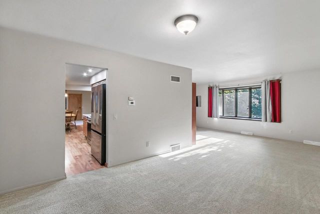 571 S Hillcrest Drive, Verona, WI 53593