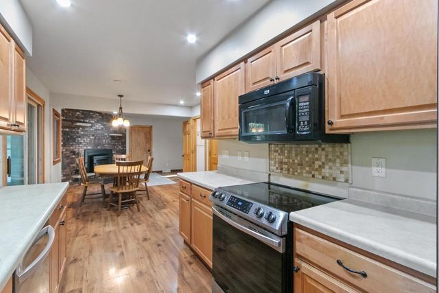 571 S Hillcrest Drive, Verona, WI 53593