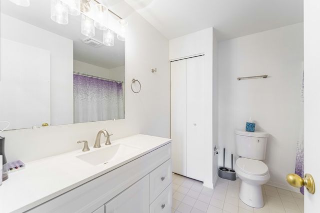 741 W Streamwood Boulevard A, Streamwood, IL 60107