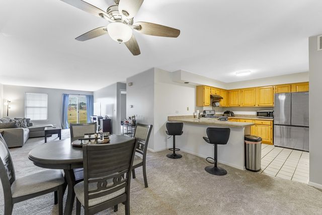 741 W Streamwood Boulevard A, Streamwood, IL 60107